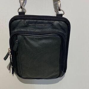 Gun Tote' n Mamas Men's Black Leather Messenger Crossbody Bag